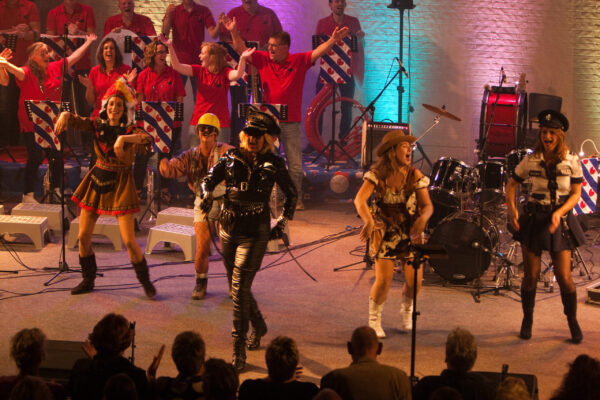 Feanster Music Night al tien jaar ‘machtich moai’ meezingfestival